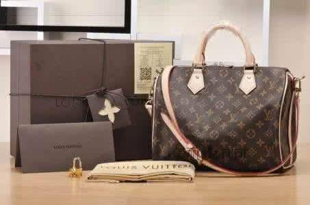 為什么在深圳奢侈品回收市場(chǎng)LV包包如此受歡迎？